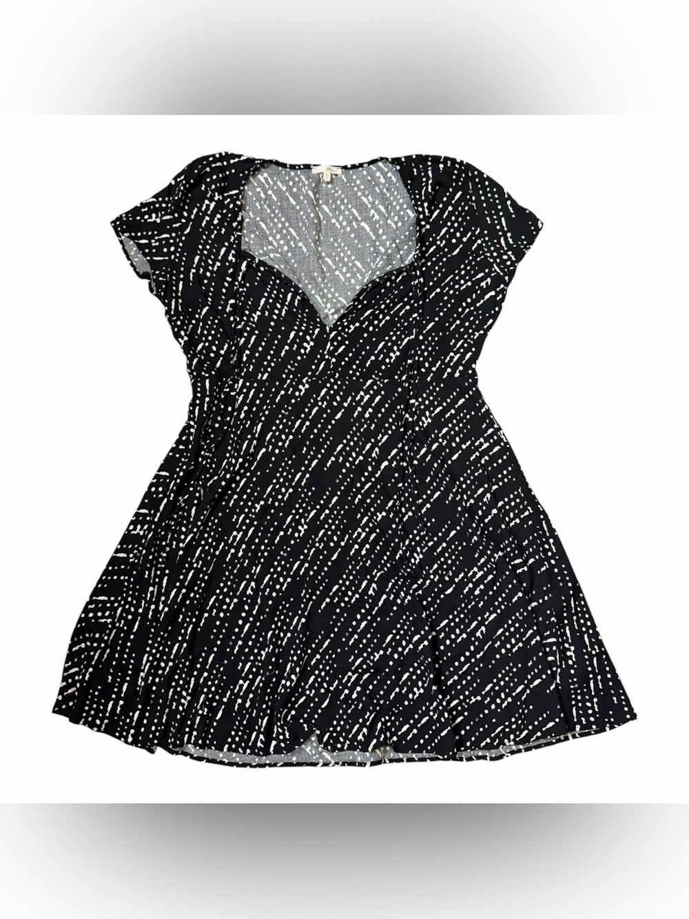 Wet Seal Dress XL Black & White Fit And Flare V Neck Short Sleeve Above Knee 36”